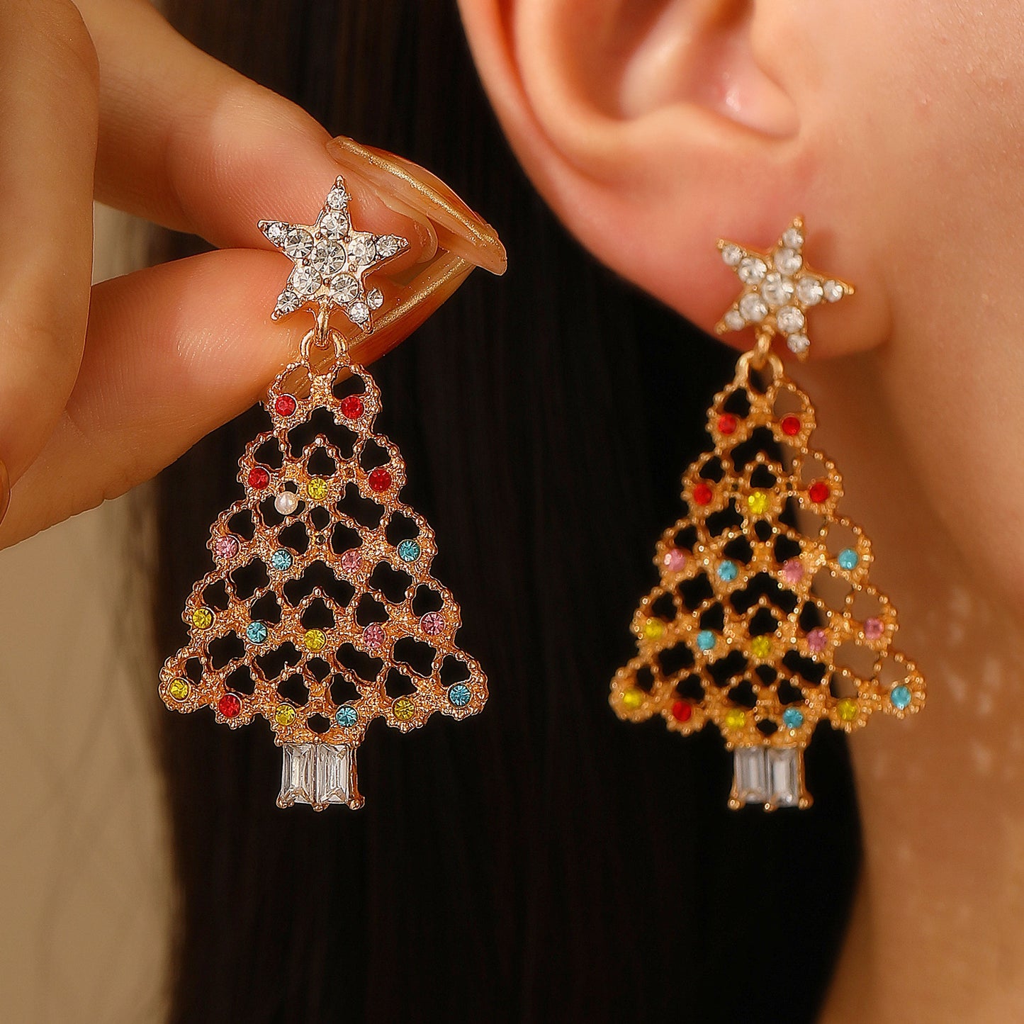 Pendientes de botón minimalistas de árbol de Navidad para mujer con incrustaciones de diamantes de imitación en aleación bañada en oro