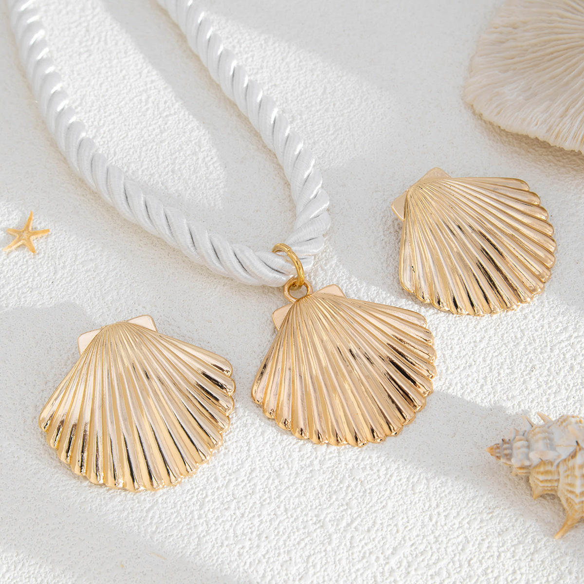 Bohemian Geometric Alloy Plated Shell Pendant Necklace for Women