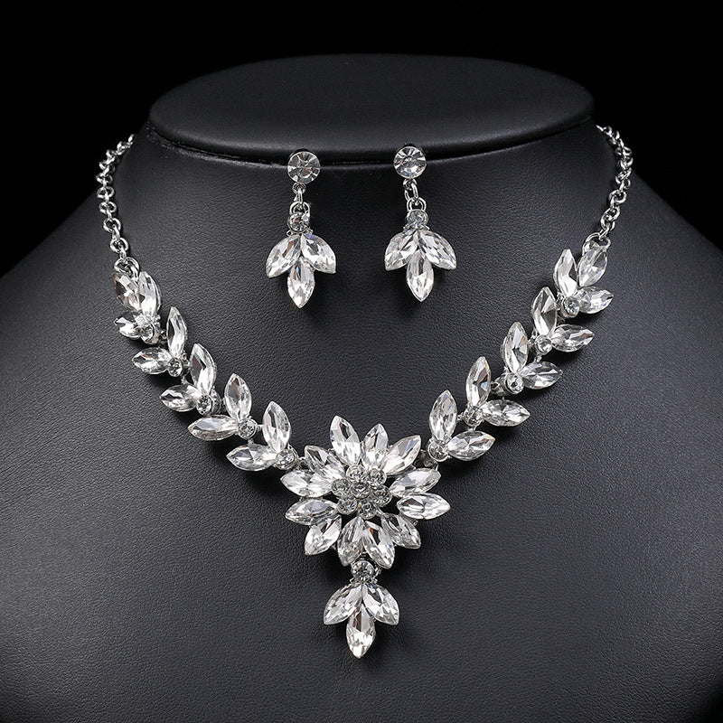 Charming Floral Pattern Vintage Style Alloy Necklace and Earrings Set with Rhinestone Pendant and Plated Finish for Women