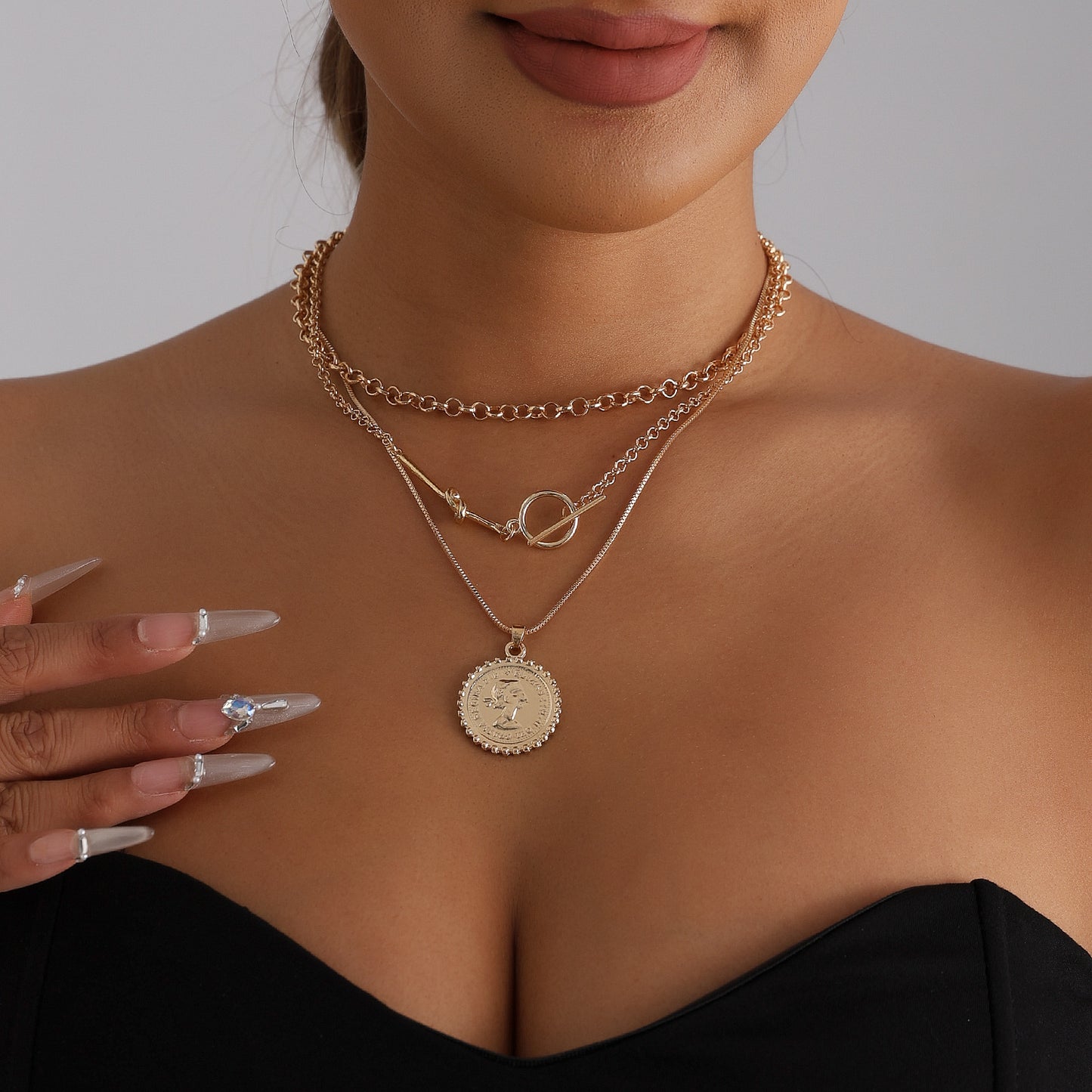 Vintage Geometric Alloy Plated Portrait Pendant Necklace for Women