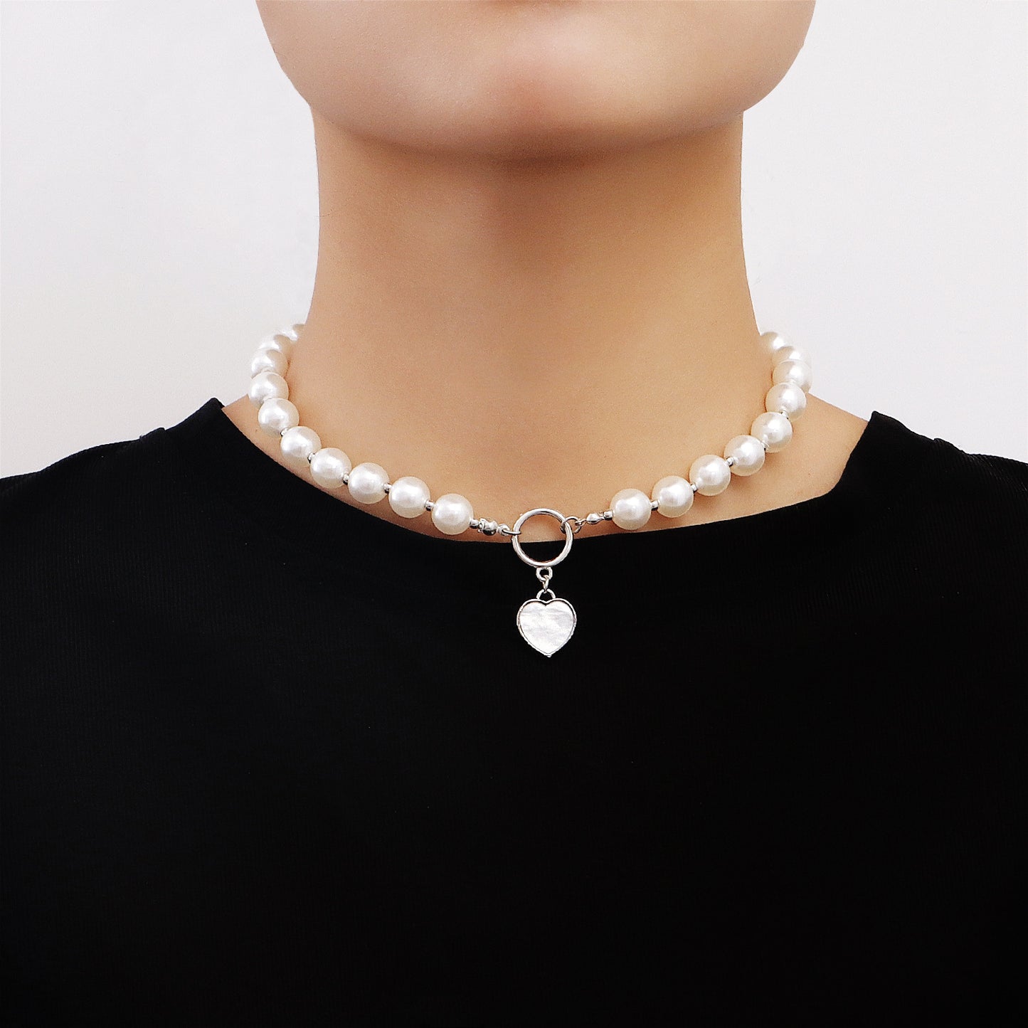 Sweet Minimalist Heart-Shaped Mother-of-Pearl Pendant Necklace with Gold-Plated Alloy Chain for Women