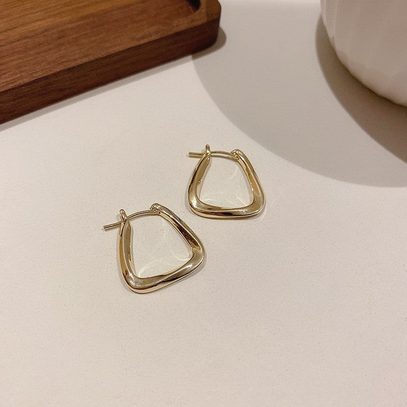 Orecchini a perno geometrici minimalisti in metallo con finitura placcata da donna, gioielli per l'orecchio lussuosi, alla moda e versatili per tutti i giorni