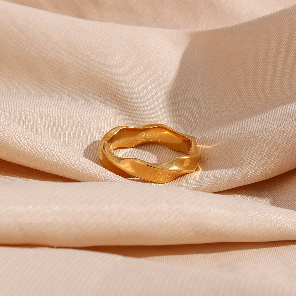 Anello in Acciaio Inossidabile con Texture a Onda Geometrica Placcato Oro 18K da Donna