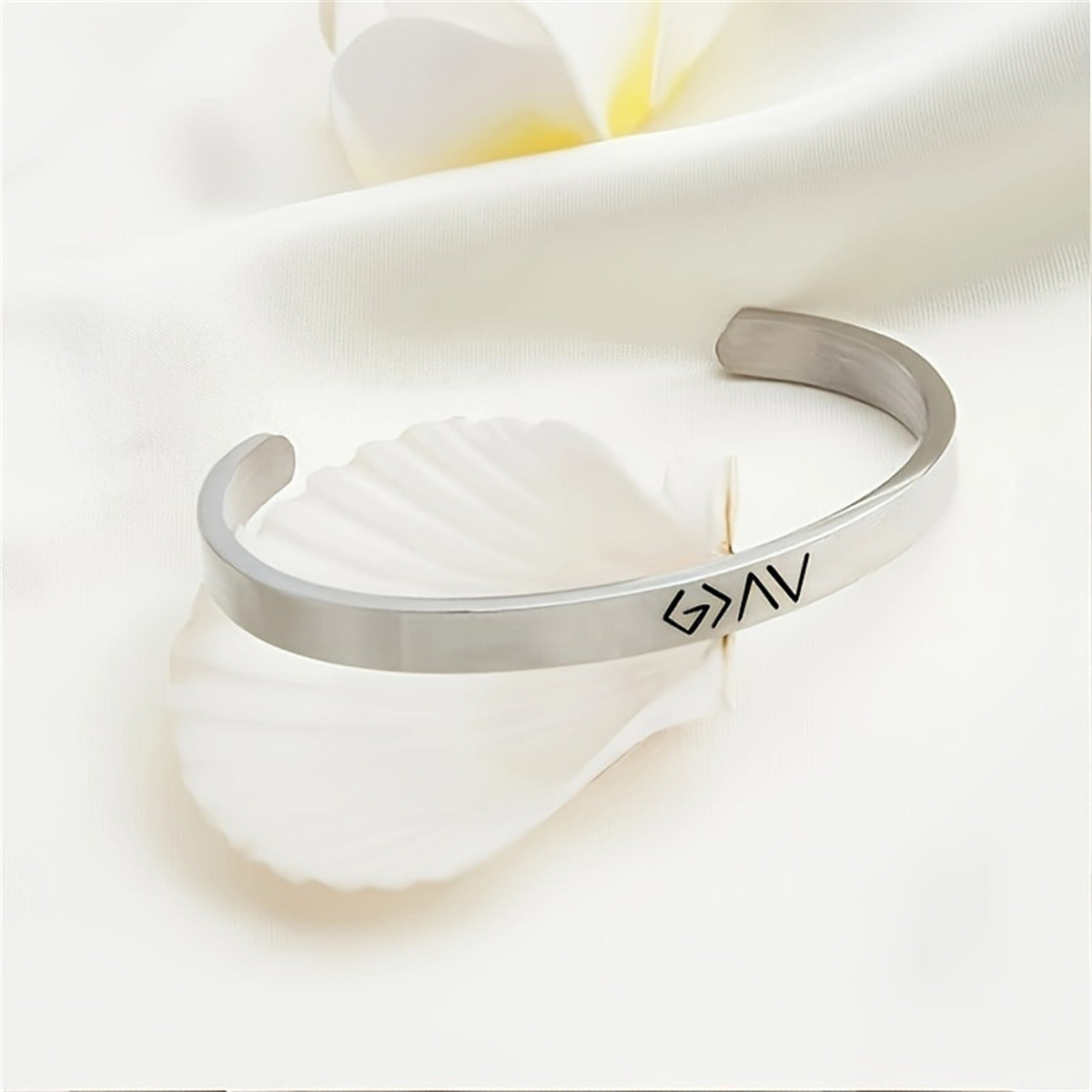 Pulsera ajustable de acero inoxidable en forma de C con diseño "God Is Greater" de inspiración religiosa para hombres y mujeres