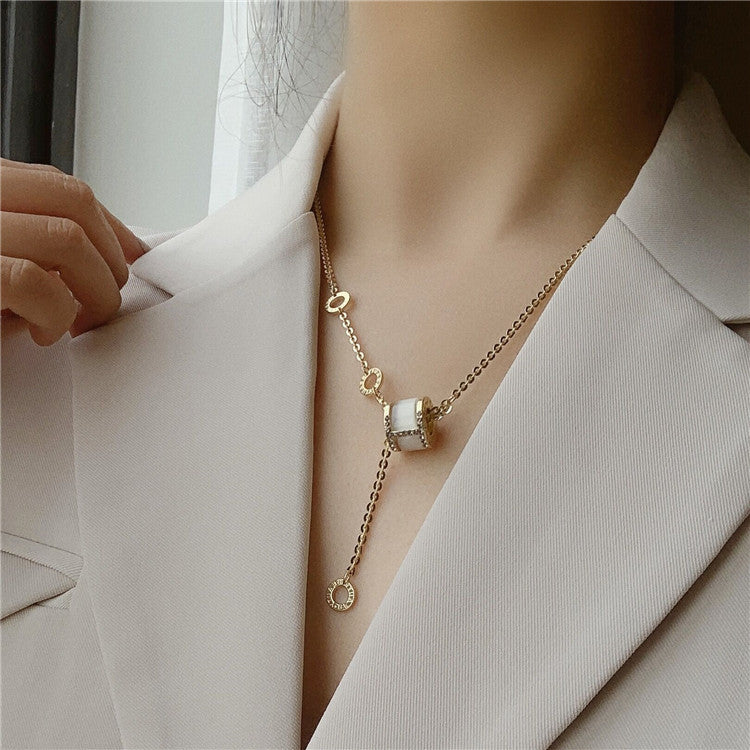 Collana pendente con quadrifoglio in acciaio al titanio placcato oro rosa 18 carati minimalista di lusso da donna