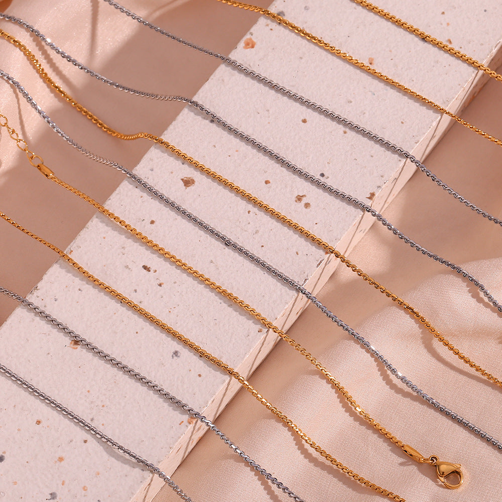 Conjunto de collar de acero de titanio geométrico minimalista con cadena de acero inoxidable bañada en oro de 18K para mujer
