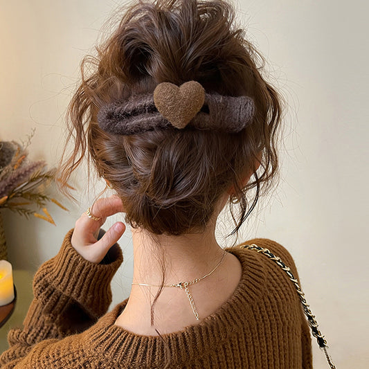 Luxury Acrylic and Fuzzy Yarn Heart-Shaped Hair Clip for Women - Elegant Minimalist Duckbill Clamp for Office Wear and Everyday Styling