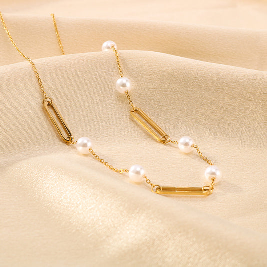 Collana Ovale Minimalista con Perla Cava in Acciaio al Titanio con Placcatura in Oro 18K su Catena a O per Donne