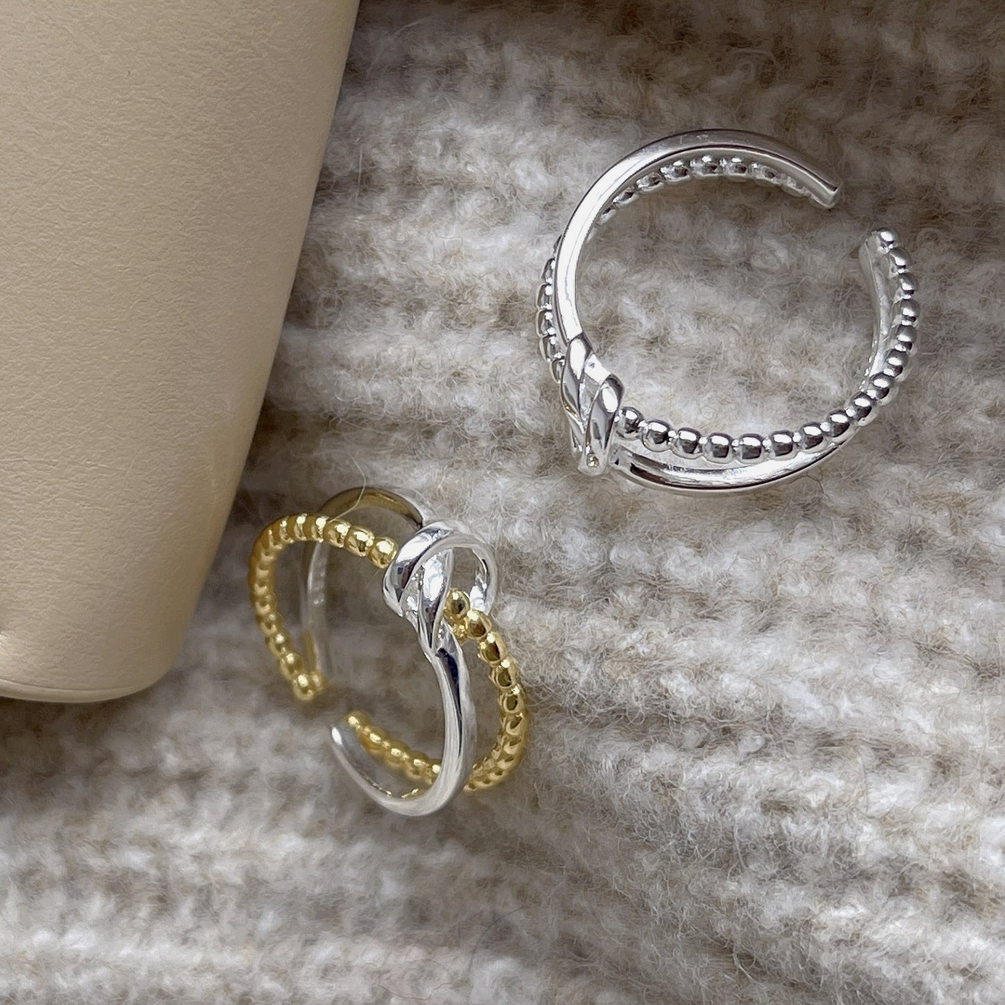 Anillo Minimalista Doble de Nudo para Mujer en Plata de Ley 925 con Acabado Pulido