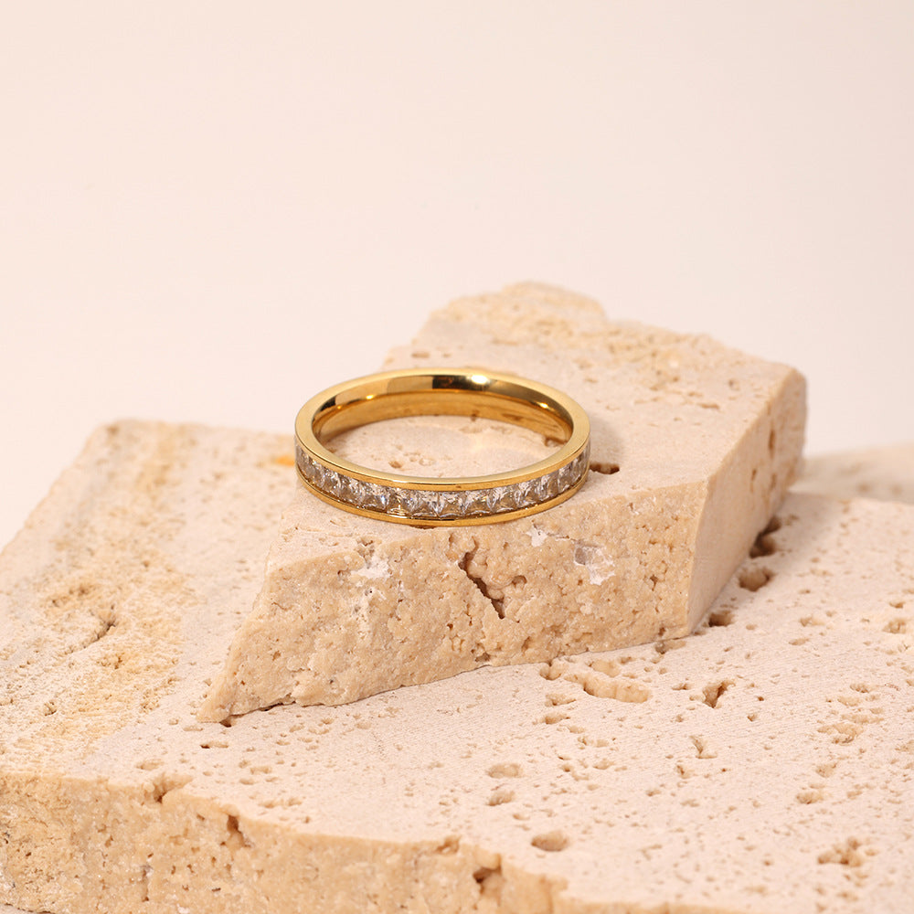 Minimalist Round Titanium Steel Ring with Rhinestone Inlay for Women, Vacuum Plated in 18K Gold, Geometric Style Fashion Finger Ring