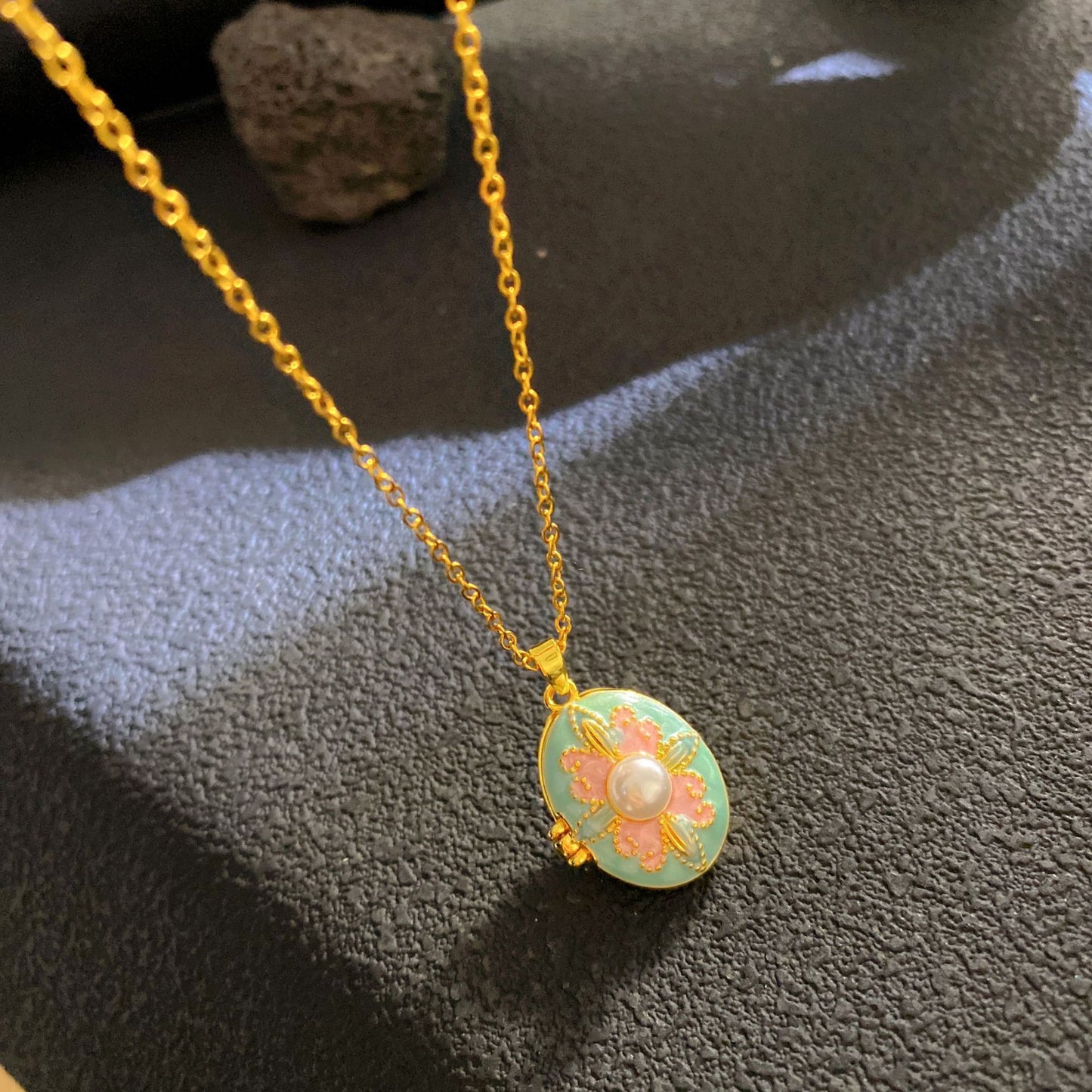 Vintage Elegant Geometric Leaf Teardrop Drip Oil Cubic Zirconia Necklace with 18K Gold Plated Brass Pendant on Titanium Steel Cable Chain for Women
