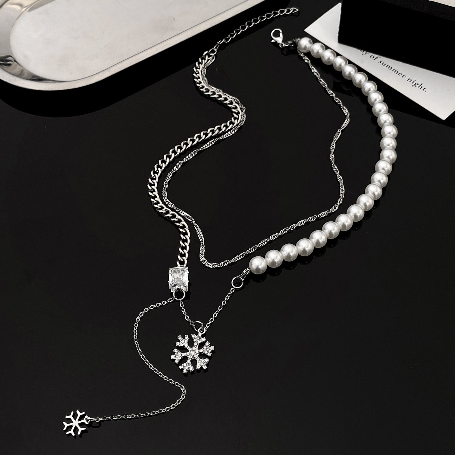 Collar con Colgante de Copo de Nieve Minimalista en Aleación con Incrustaciones de Diamantes de Imitación para Mujer, Cadena con Medallón Geométrico Azul