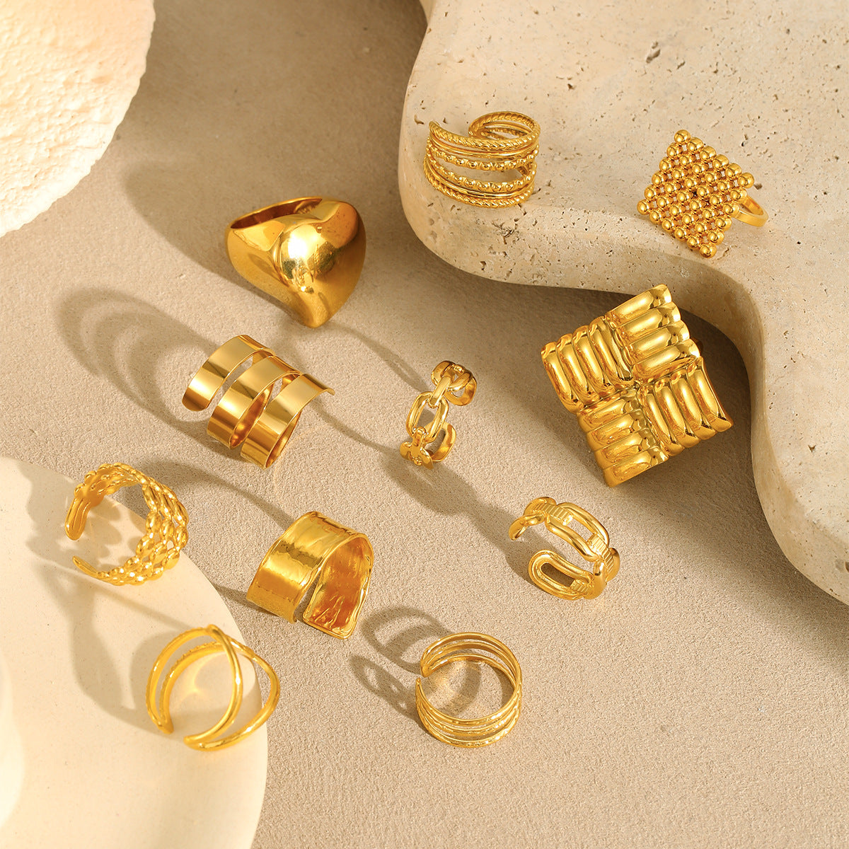 Anillo de acero de titanio geométrico minimalista con chapado en oro de 18 quilates, ligero y lujoso, de banda abierta ajustable para mujer