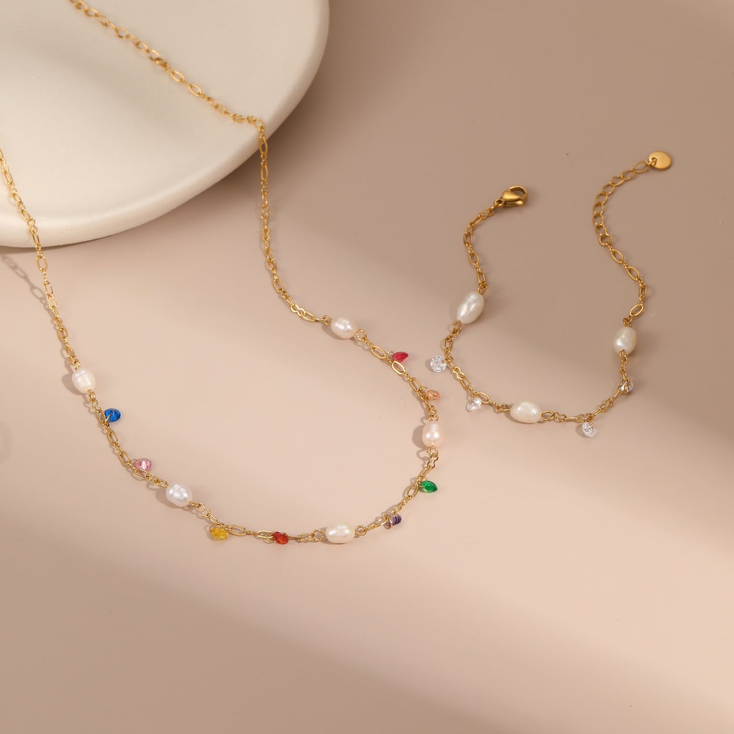 Collana da donna alla moda in acciaio inossidabile geometrico con perla d'acqua dolce e zirconi colorati