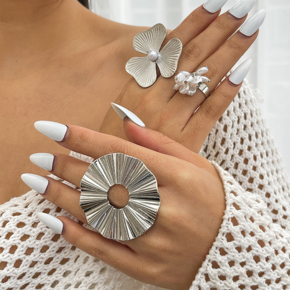 Bohemian Sweet Hollow Round Floral Zinc Alloy Plated Ring Set with Pearl Inlay for Women