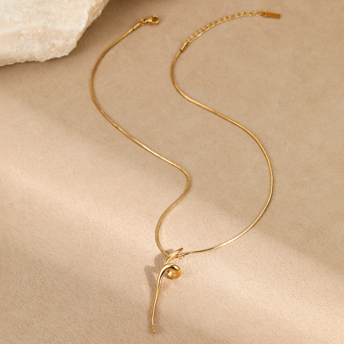 Collar minimalista de acero de titanio geométrico con acabado chapado para mujer, cadena de clavícula a la moda