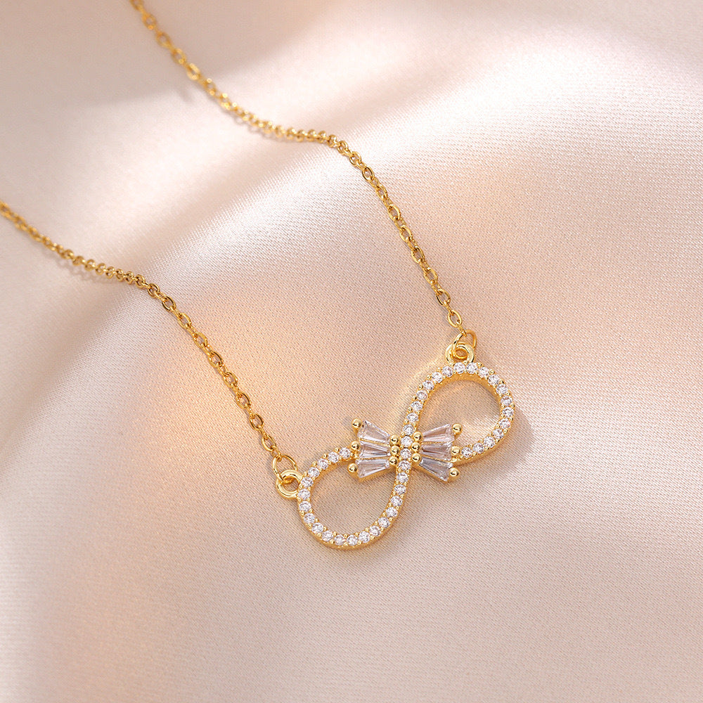 Collar con colgante minimalista de nudo de lazo de acero de titanio para mujer con cadena de serpiente chapada