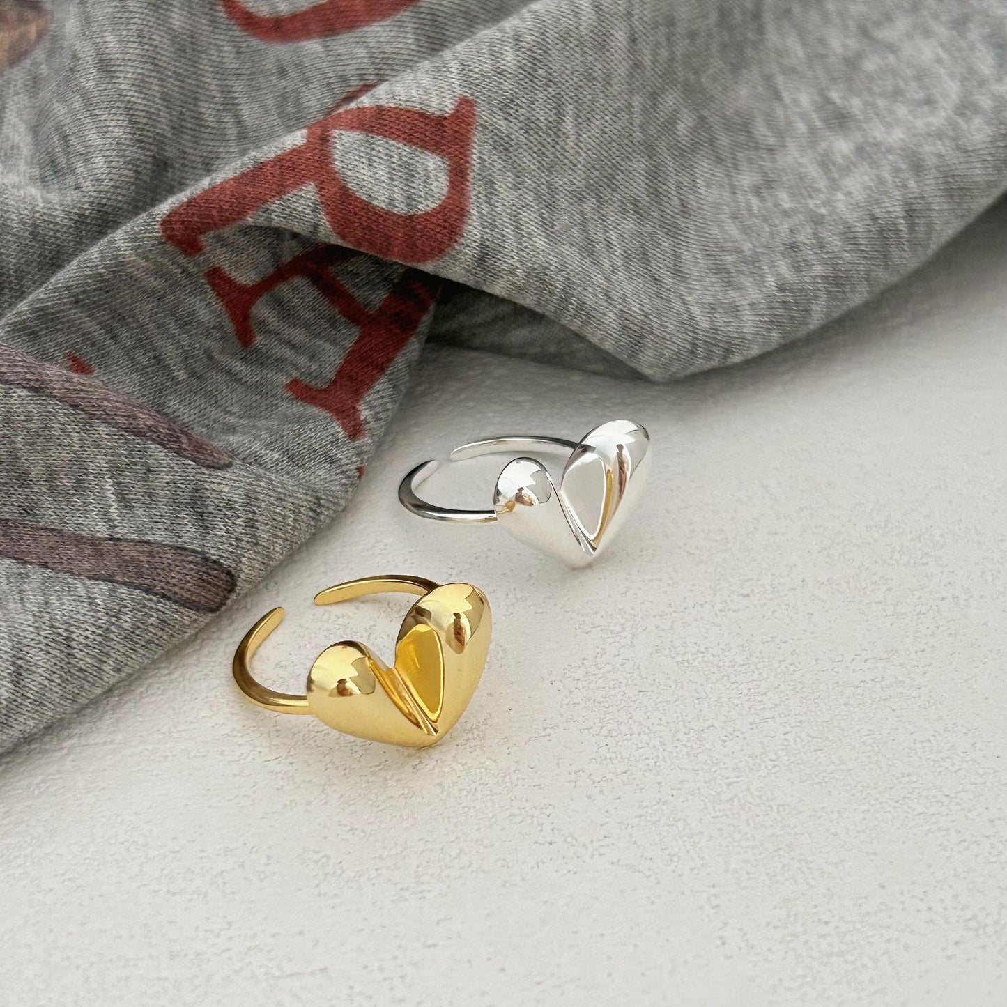 Anello Minimalista a Cuore in Argento Sterling S925 con Design Pulito e Fascia Liscia
