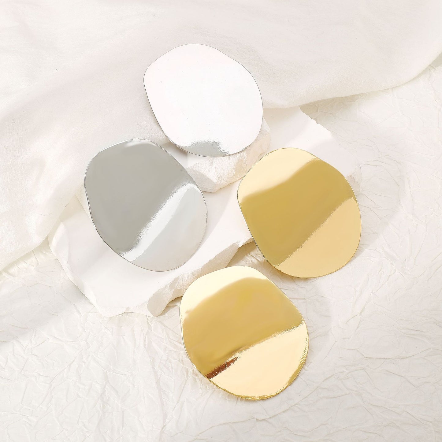 Pendientes de aleación con diseño geométrico atrevido para mujer, con superficie pulida brillante y diseño asimétrico irregular