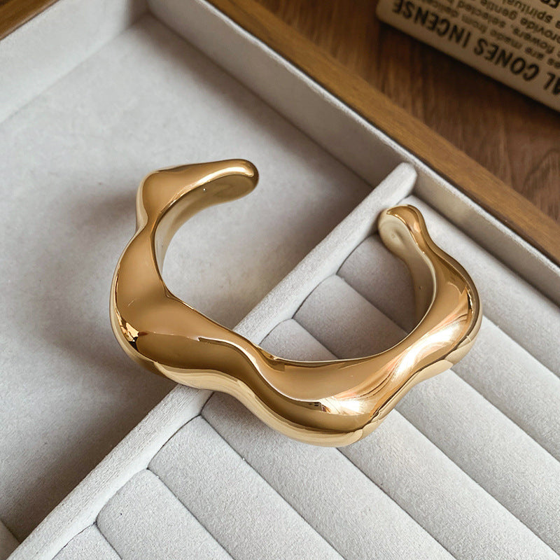 Bracciale rigido in acrilico fatto a mano da donna con design aperto irregolare, bracciale alla moda dalla forma circolare geometrica per l'ufficio e l'eleganza quotidiana