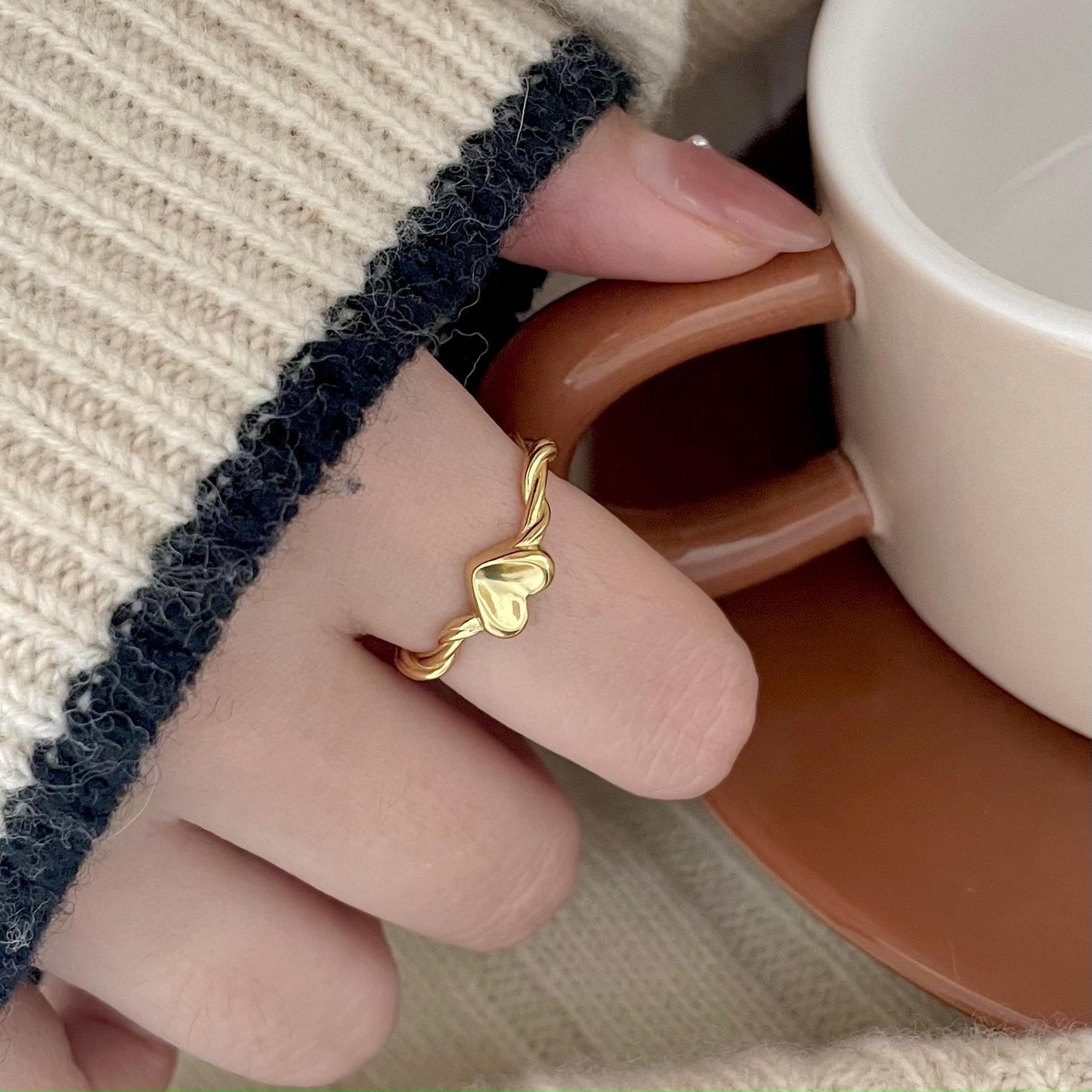 Minimalist Heart-Shaped 925 Sterling Silver Ring with Twisted Wire Detail for Women