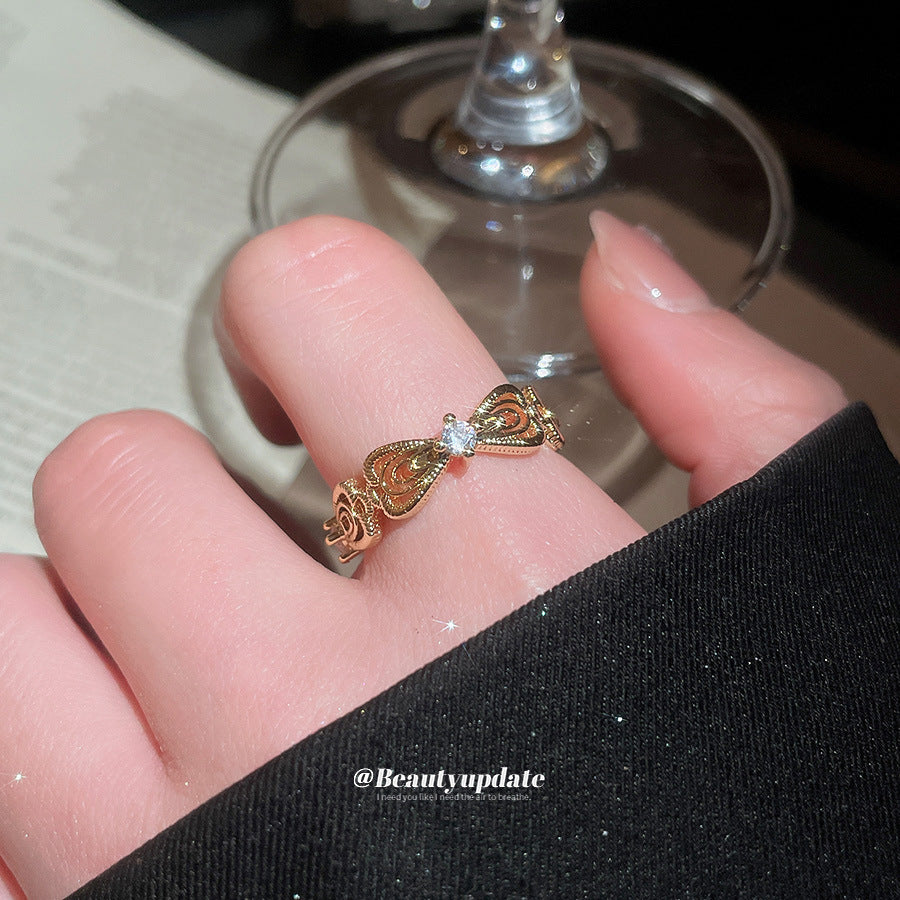 Anello da donna in rame placcato oro a forma geometrica in stile esotico con intarsio di zirconi