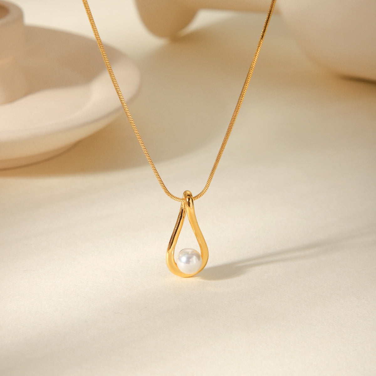 Collana da donna a goccia minimalista in acciaio inossidabile con intarsio di perle, catena a serpente, lussuosa