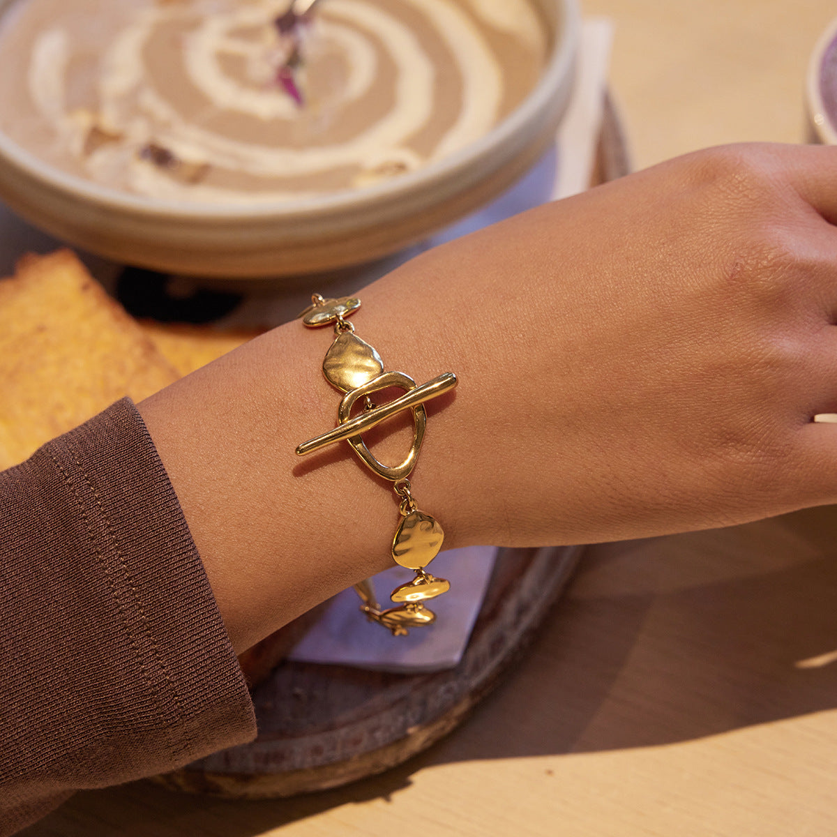 Luxury Oval Geometric Gold Plated Stainless Steel Bracelet for Women