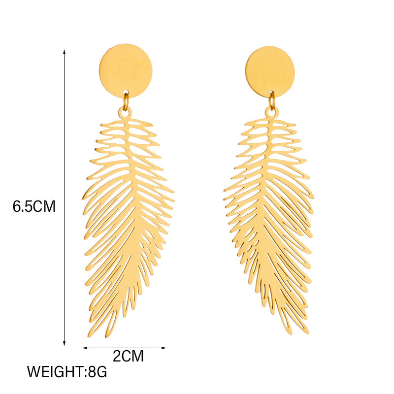 Pendientes minimalistas retro de acero de titanio con tonos fríos en forma de pluma y acabado chapado para mujer
