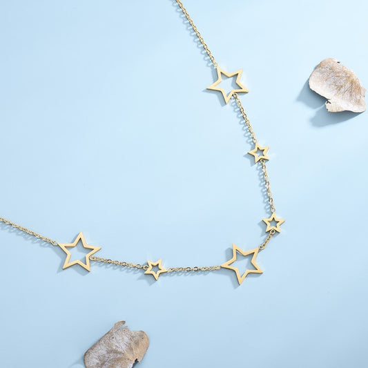 Collana con ciondolo a stella minimalista da donna in acciaio inossidabile con design geometrico lucido