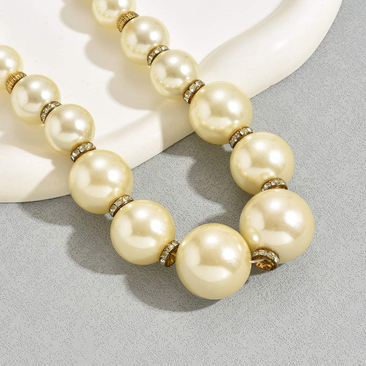 Collar de circonitas con perlas y diseño geométrico minimalista para mujer, con cadena ajustable