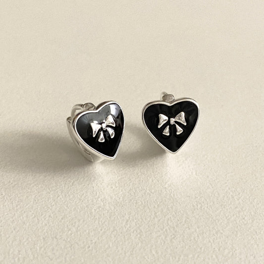 Orecchini a perno a forma di cuore con fiocco minimalisti in argento sterling 925 con finitura lucida