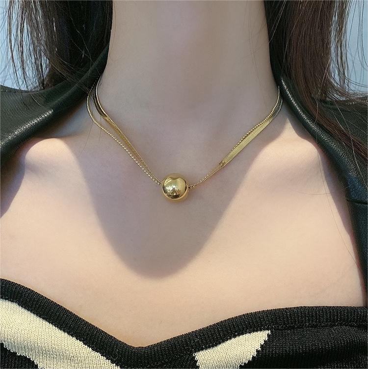Collana da donna a doppio strato in acciaio al titanio con catena a serpente, palline rotonde, stile minimalista di lusso e accentuazione delicata della clavicola