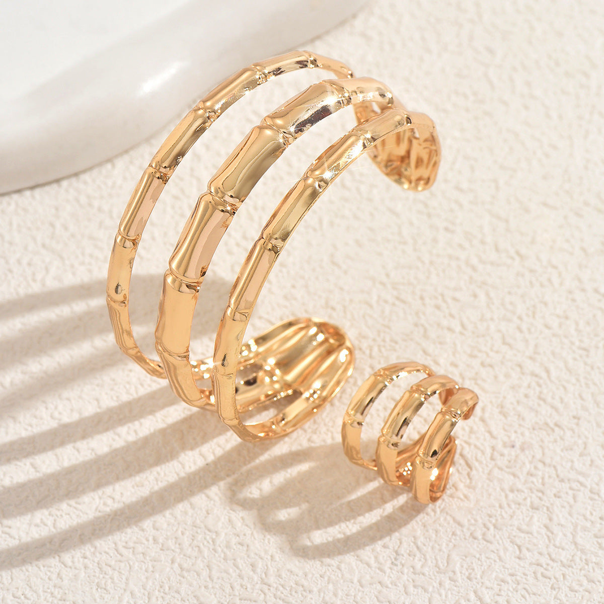 Conjunto de brazaletes abiertos elegantes estilo bambú minimalista con baño de rodio para mujer