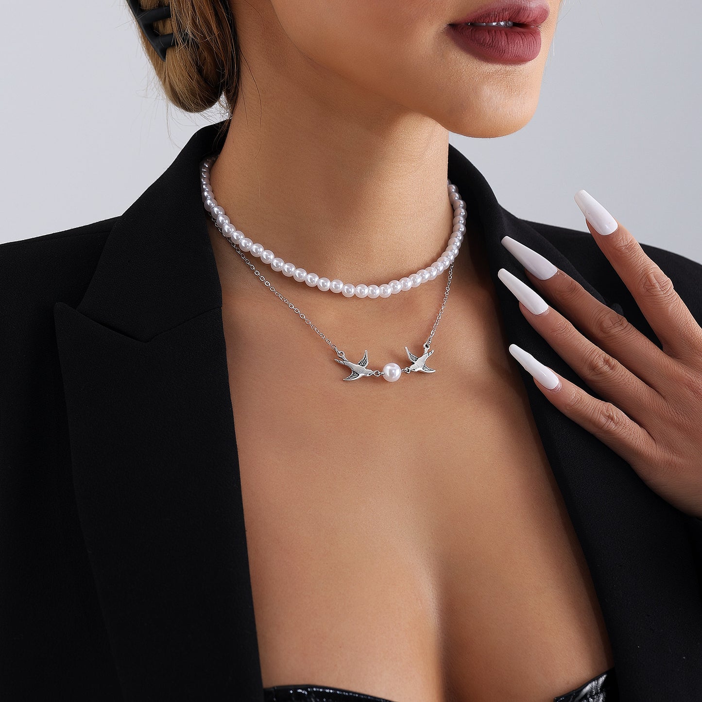 Fashionable Double-Layer Bird-Shaped Pendant Necklace for Women with Alloy Charm and Simulated Pearl Beads on Clavicle Chain