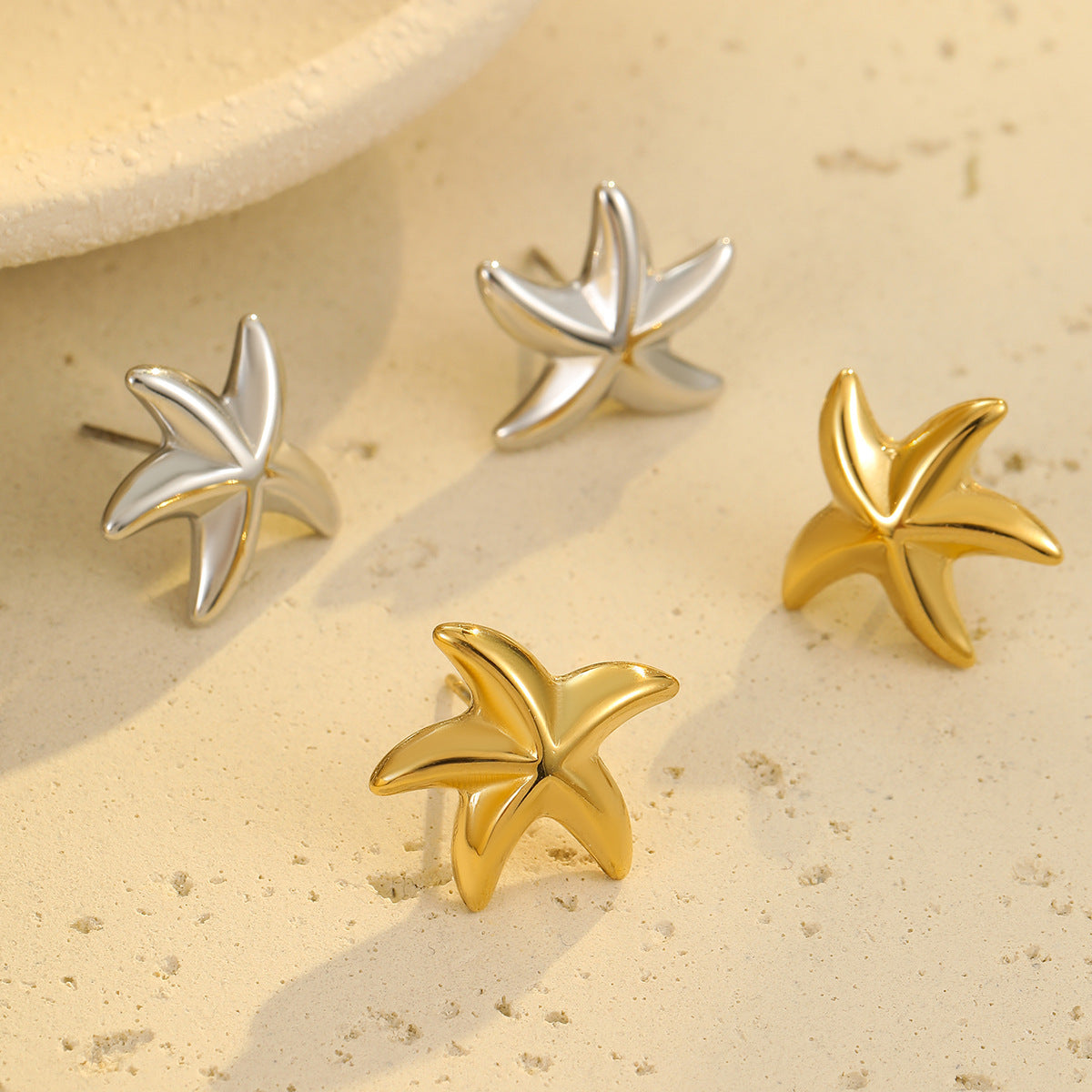 Orecchini Minimalisti a Stella in Acciaio Inossidabile Placcato Oro 18K Design Ispirato all'Oceano per Donna