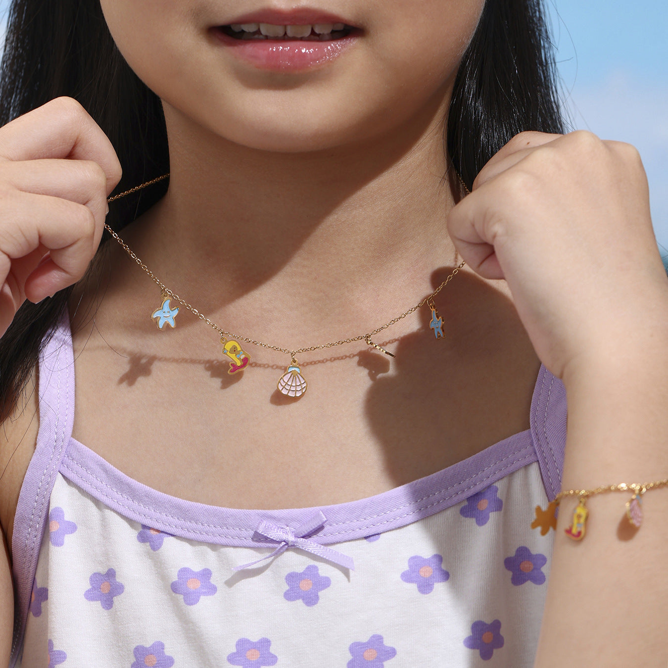 Lindo juego de collar y pulsera de sirena de acero inoxidable con colgante de acero de titanio y acabado chapado para niños