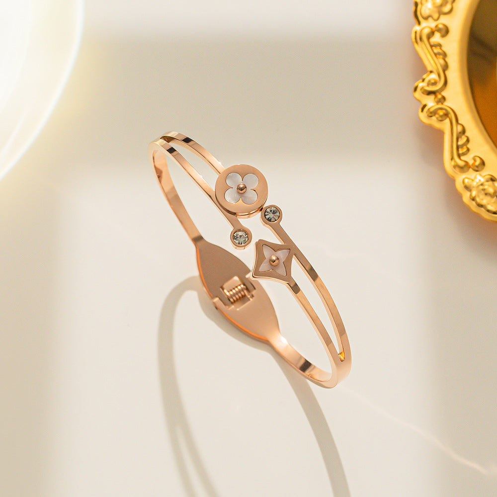 Bracciale Minimalista in Acciaio Inossidabile da Donna con Placcatura in Acciaio al Titanio e Intarsio di Strass a Forma Geometrica Ovale