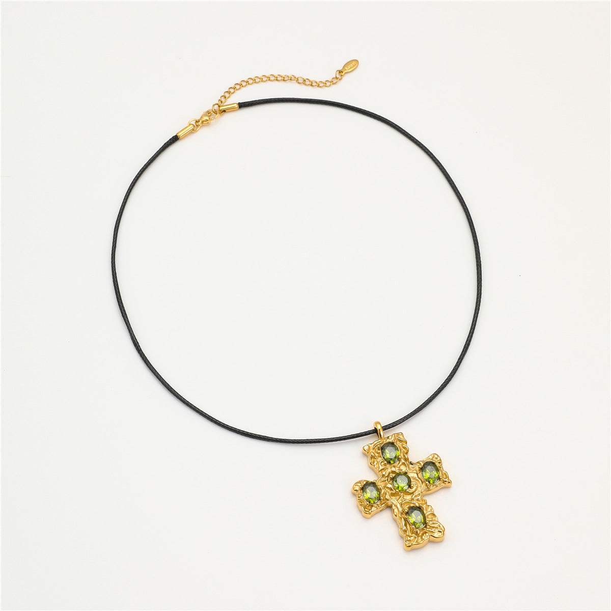 Collar con Colgante de Cruz Minimalista de Acero Inoxidable con Incrustaciones de Pedrería y Acabado Chapado para Mujer