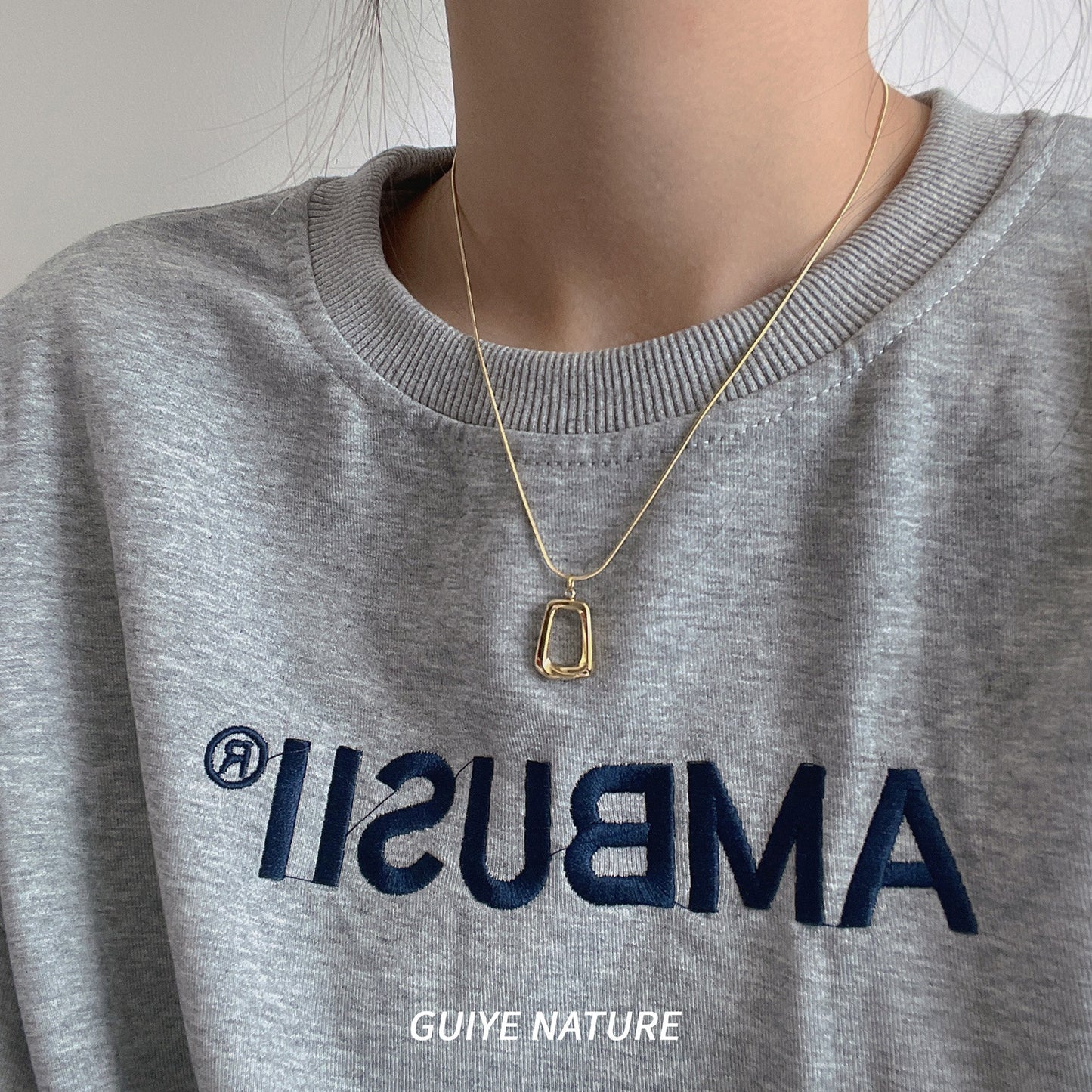 Collar Colgante de Acero Inoxidable Geométrico Retro con Amuleto Cuadrado Hueco Chapado en Oro de 18K Joyería de Moda para Mujer