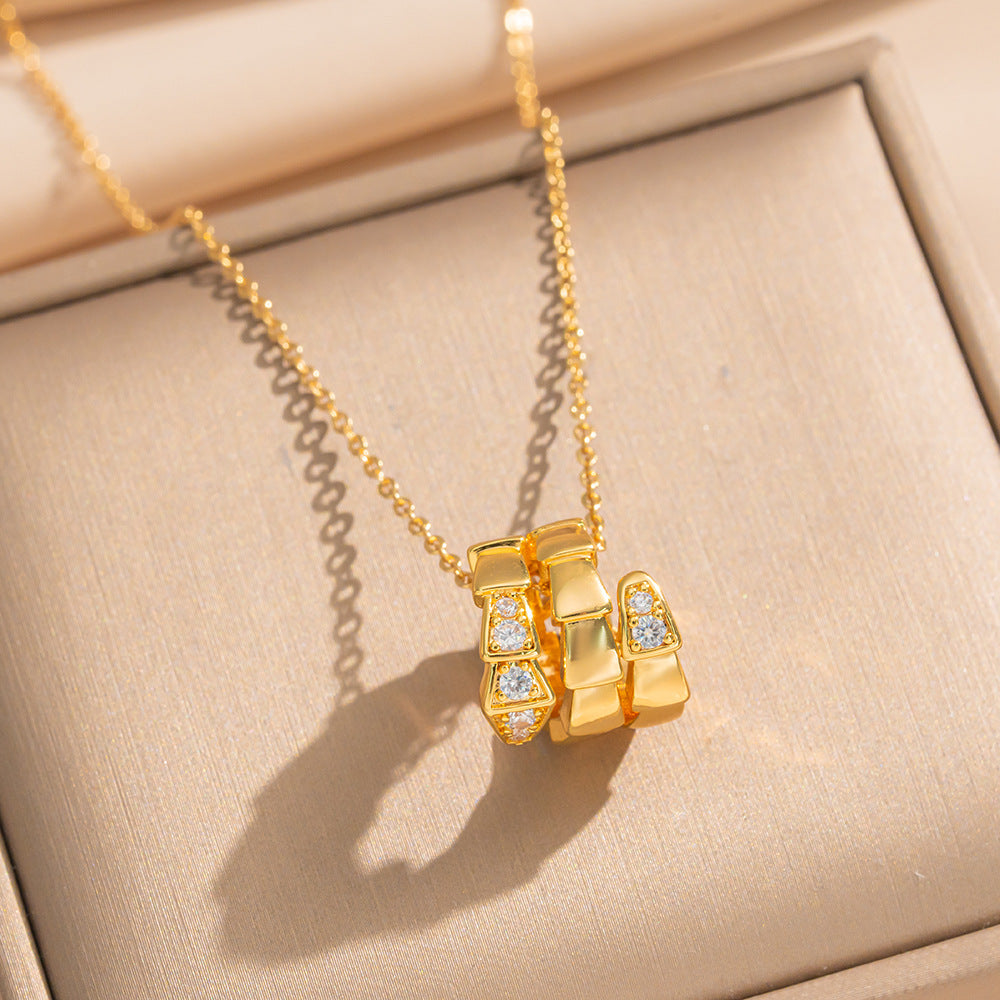 Light Luxury Star-Shaped Pendant Necklace for Women with 18K Gold Plated Copper and Titanium Steel O-Chain
