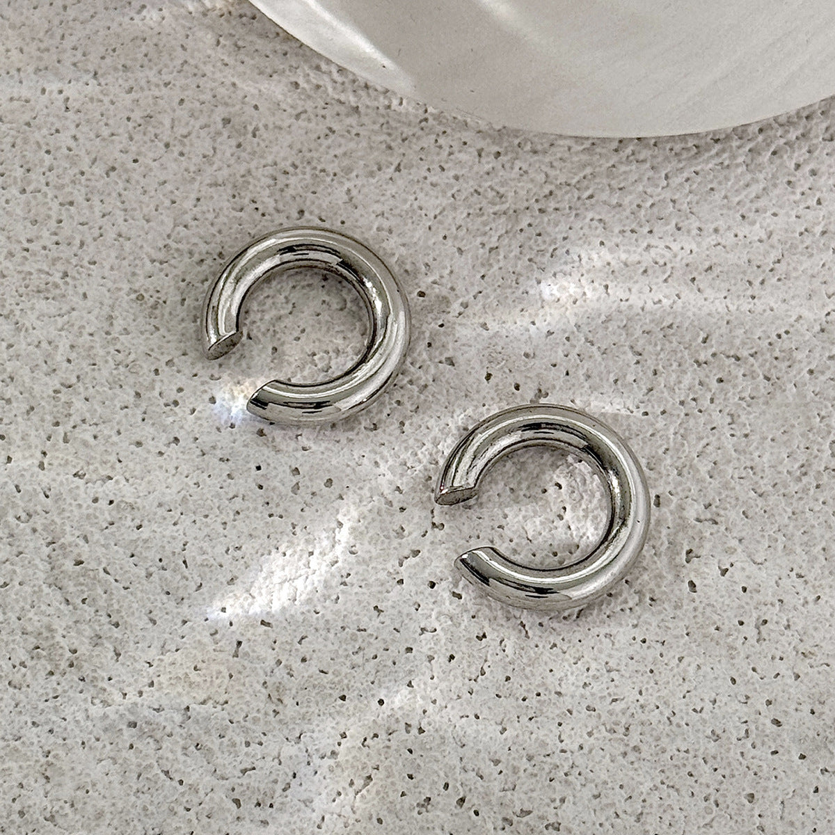 Minimalist Geometric Round Stainless Steel PVD Gold Plated C-Shaped Hoop Earrings for Women