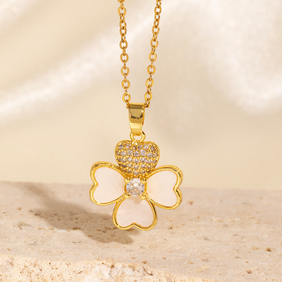 Elegant Minimalist Heart-Shaped Titanium Steel Necklace Set with Gold-Plated Copper Pendant and O-Chain