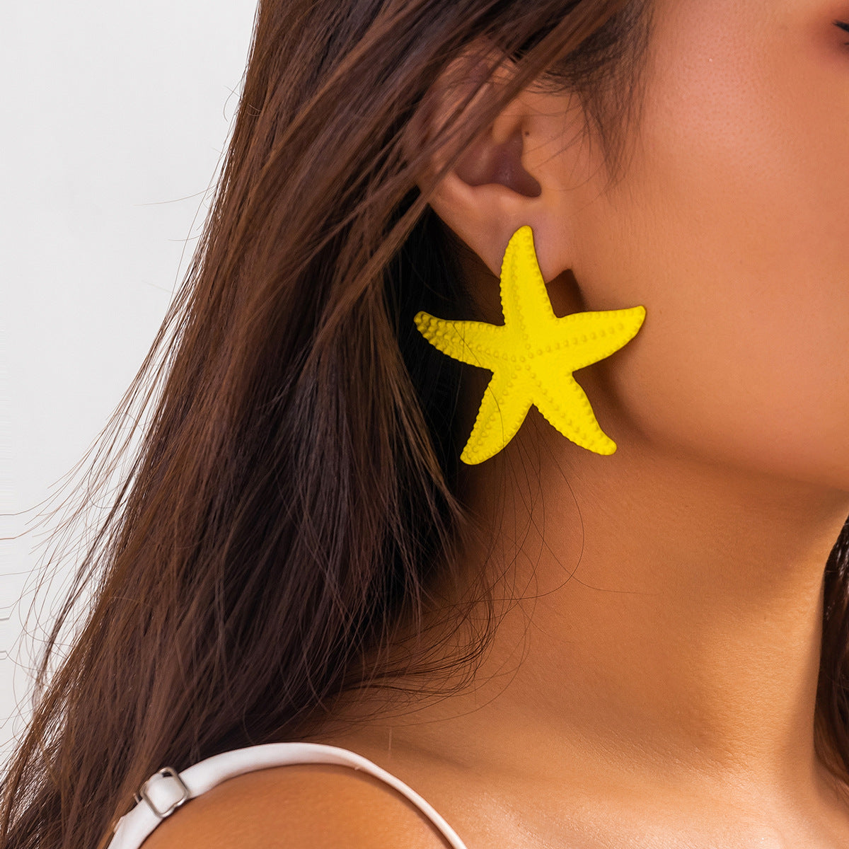 Pendientes de tuerca minimalistas de aleación con forma de estrella texturizada, diseño geométrico y acabado chapado para mujer