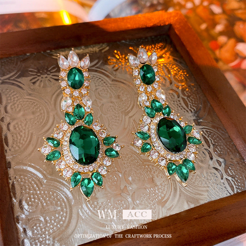 Orecchini ovali vintage in strass verde smeraldo con perni in metallo placcato e design geometrico da donna