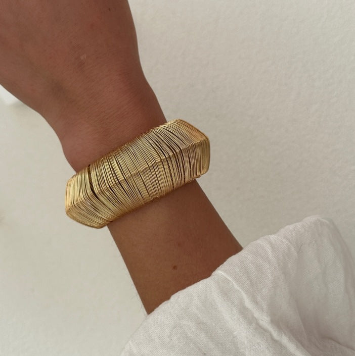 Exaggerated Brushed Plated Alloy C-Shape Bracelet