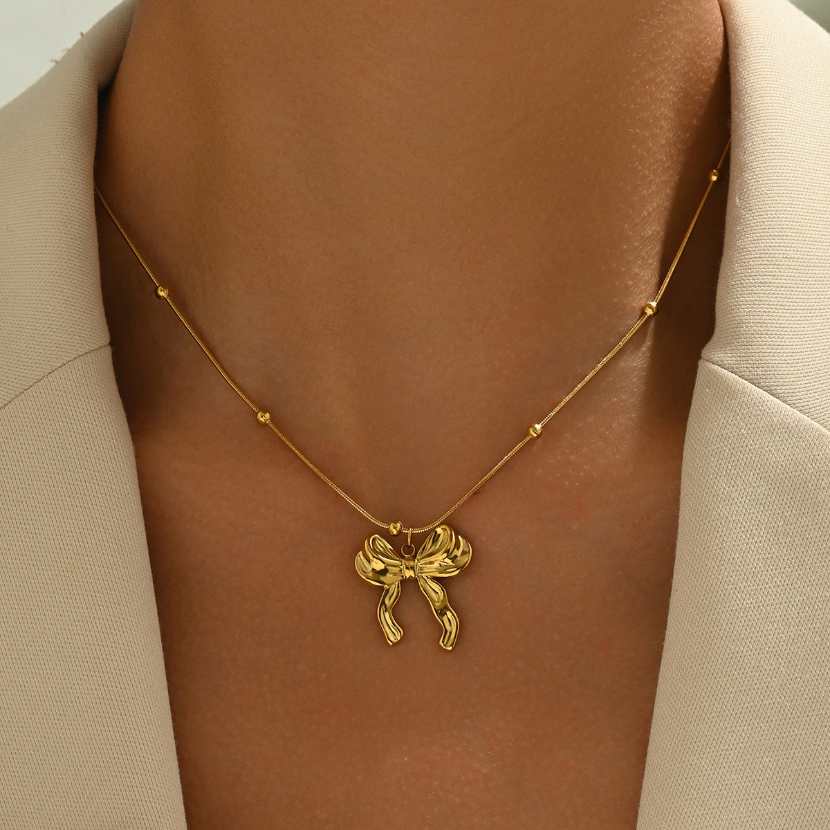 Collar de Cobre con Colgante en Forma de Lazo Elegante y Acabado Chapado para Mujer, Cadena de Clavícula Elegante con Estética Dulce y Minimalista