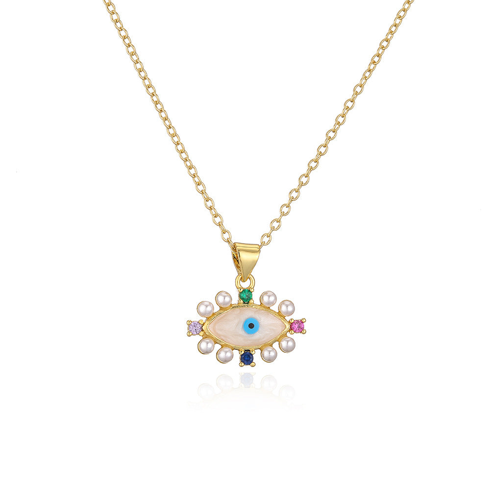 Collana con Pendente Occhio Turco Geometrico Stile INS da Donna con Base in Rame Placcata Oro 18K e Finitura a Smalto, Micro-Incastonata con Zirconi e Accenti di Perle