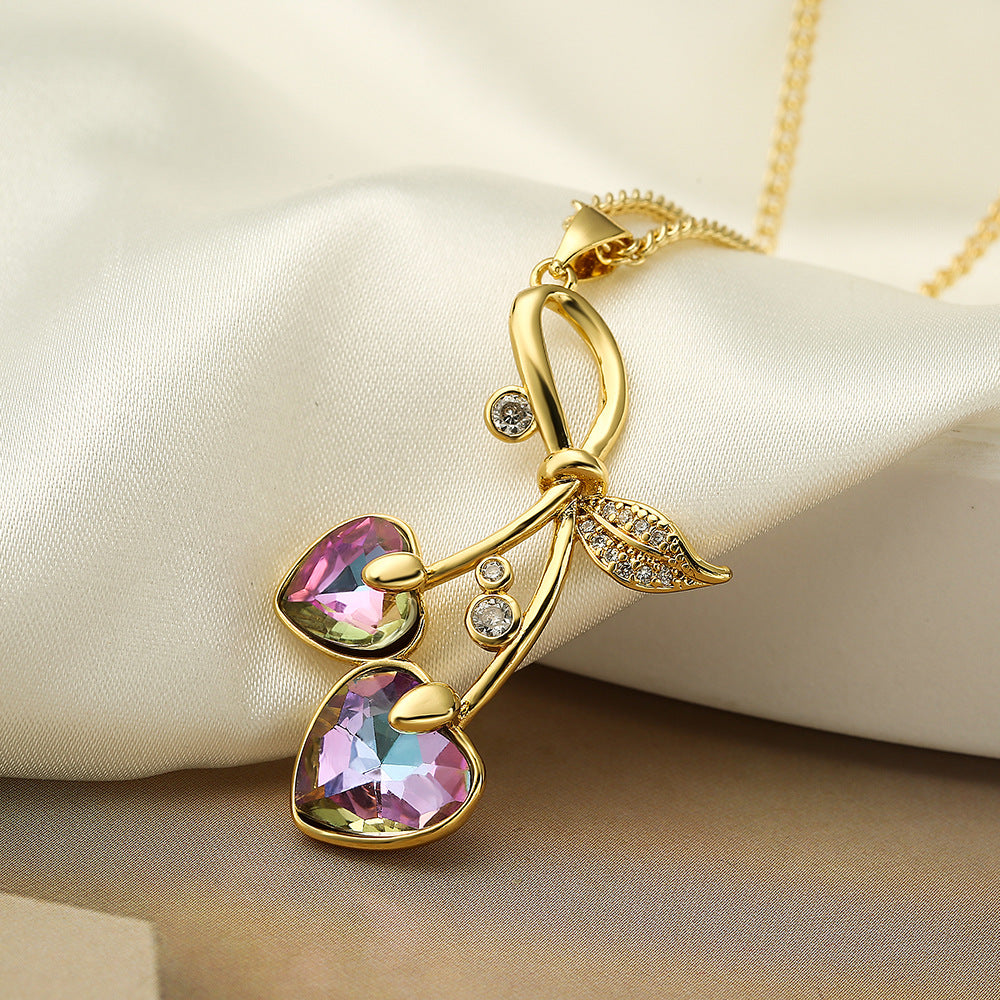 Collana con Pendente a Forma di Ciliegia da Donna in Rame Placcato Oro Vero con Intarsio di Zirconi, Catena a Medaglione Fresca e Minimalista