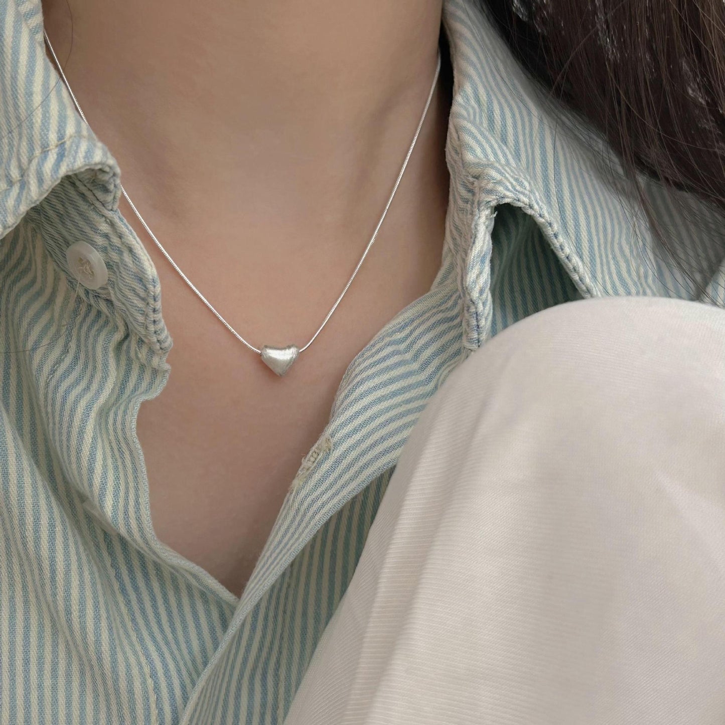 Minimalist Heart Pendant Necklace in 925 Sterling Silver with Electroplated Finish, Cross Chain Style